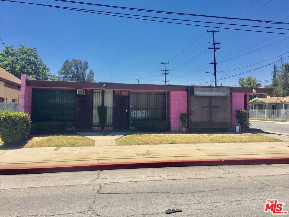 1288 N D St and 1298 N D St shall be sold together