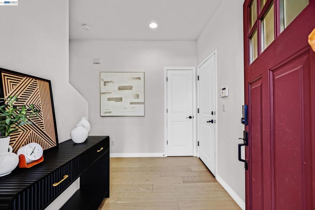 1015 Greenbrier Ct Ct, San Leandro CA 94577