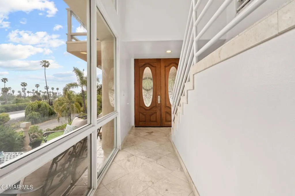 Ventura, California 93001, United States, 3 Bedrooms Bedrooms, ,3 BathroomsBathrooms,Residential,Active,57274