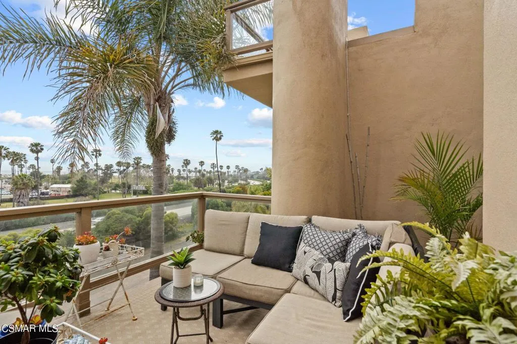 Ventura, California 93001, United States, 3 Bedrooms Bedrooms, ,3 BathroomsBathrooms,Residential,Active,57274