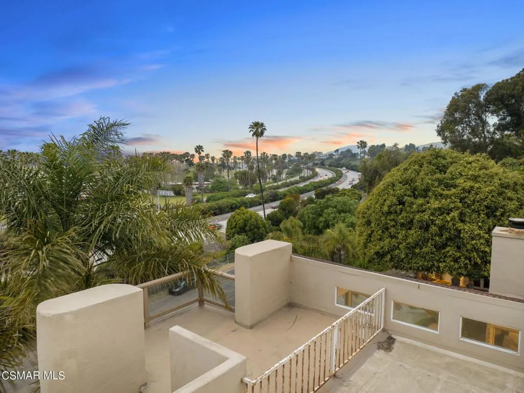 Ventura, California 93001, United States, 3 Bedrooms Bedrooms, ,3 BathroomsBathrooms,Residential,Active,57274