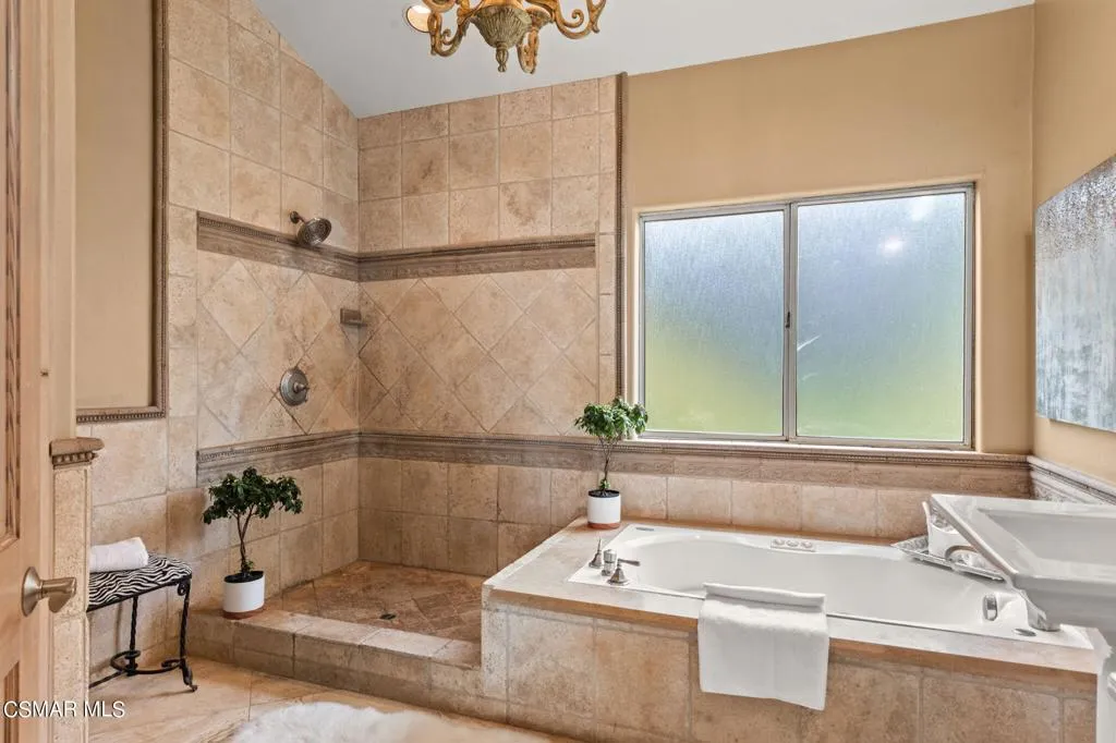 Ventura, California 93001, United States, 3 Bedrooms Bedrooms, ,3 BathroomsBathrooms,Residential,Active,57274