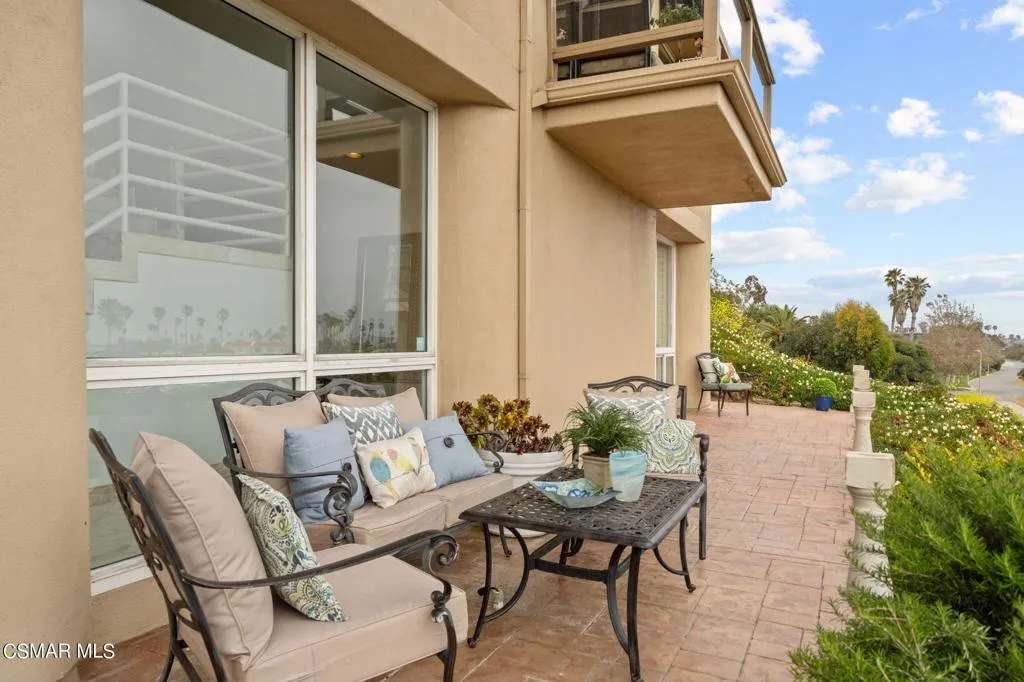 Ventura, California 93001, United States, 3 Bedrooms Bedrooms, ,3 BathroomsBathrooms,Residential,Active,57274