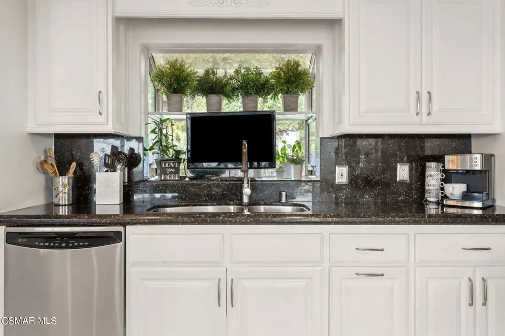 Ventura, California 93001, United States, 3 Bedrooms Bedrooms, ,3 BathroomsBathrooms,Residential,Active,57274