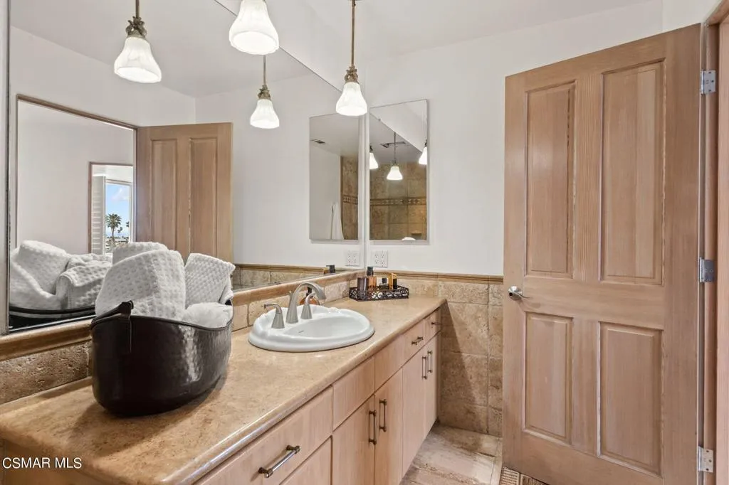 Ventura, California 93001, United States, 3 Bedrooms Bedrooms, ,3 BathroomsBathrooms,Residential,Active,57274