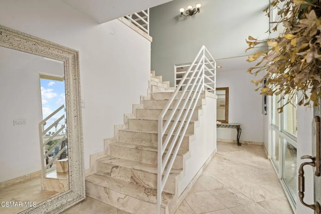 Ventura, California 93001, United States, 3 Bedrooms Bedrooms, ,3 BathroomsBathrooms,Residential,Active,57274