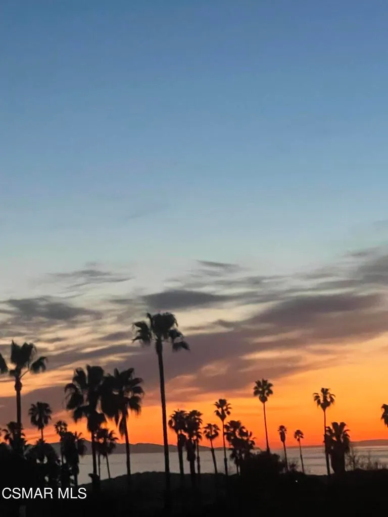 Ventura, California 93001, United States, 3 Bedrooms Bedrooms, ,3 BathroomsBathrooms,Residential,Active,57274