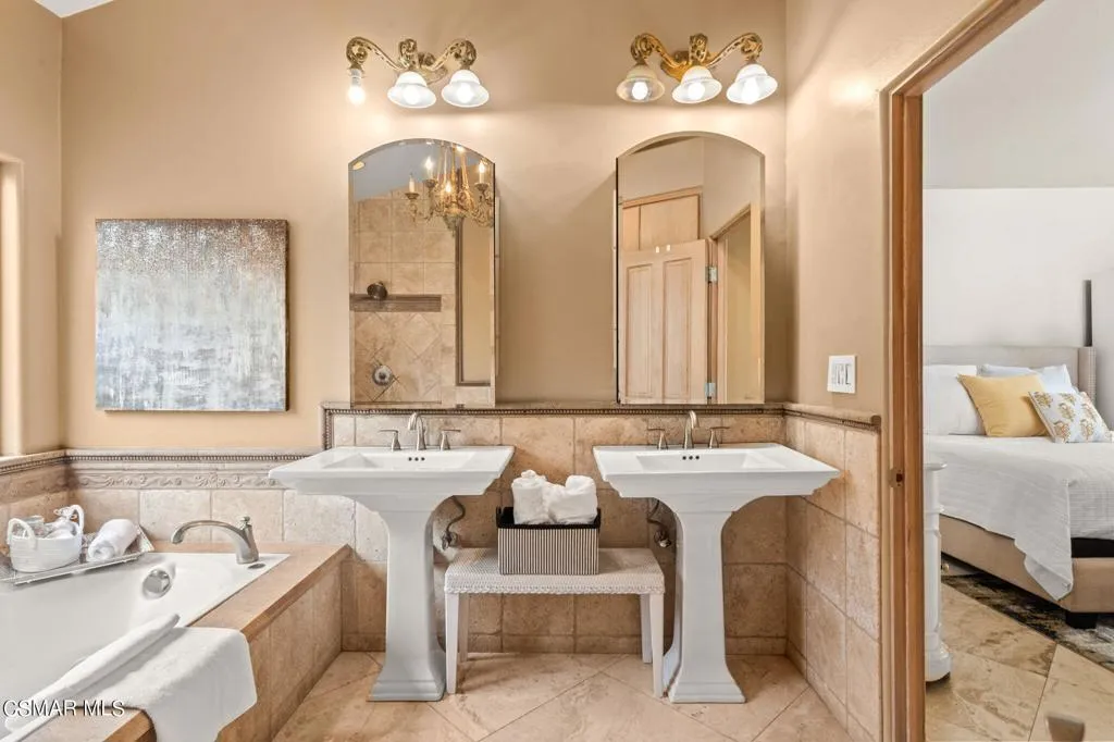 Ventura, California 93001, United States, 3 Bedrooms Bedrooms, ,3 BathroomsBathrooms,Residential,Active,57274