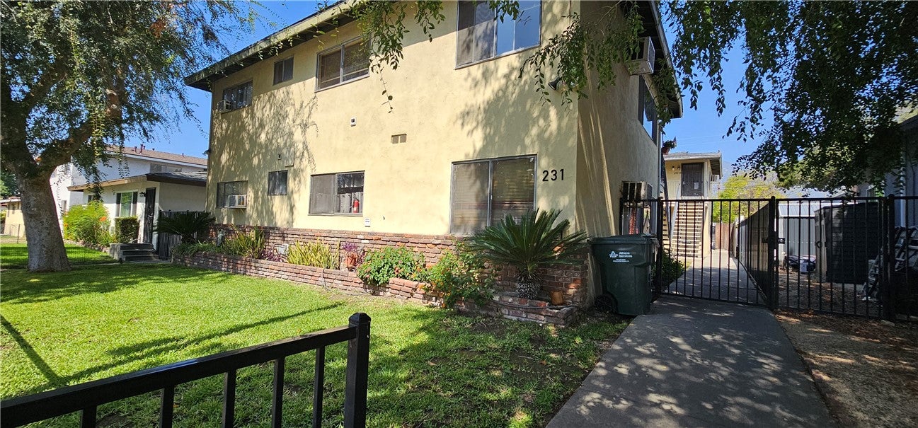 231 E Maple