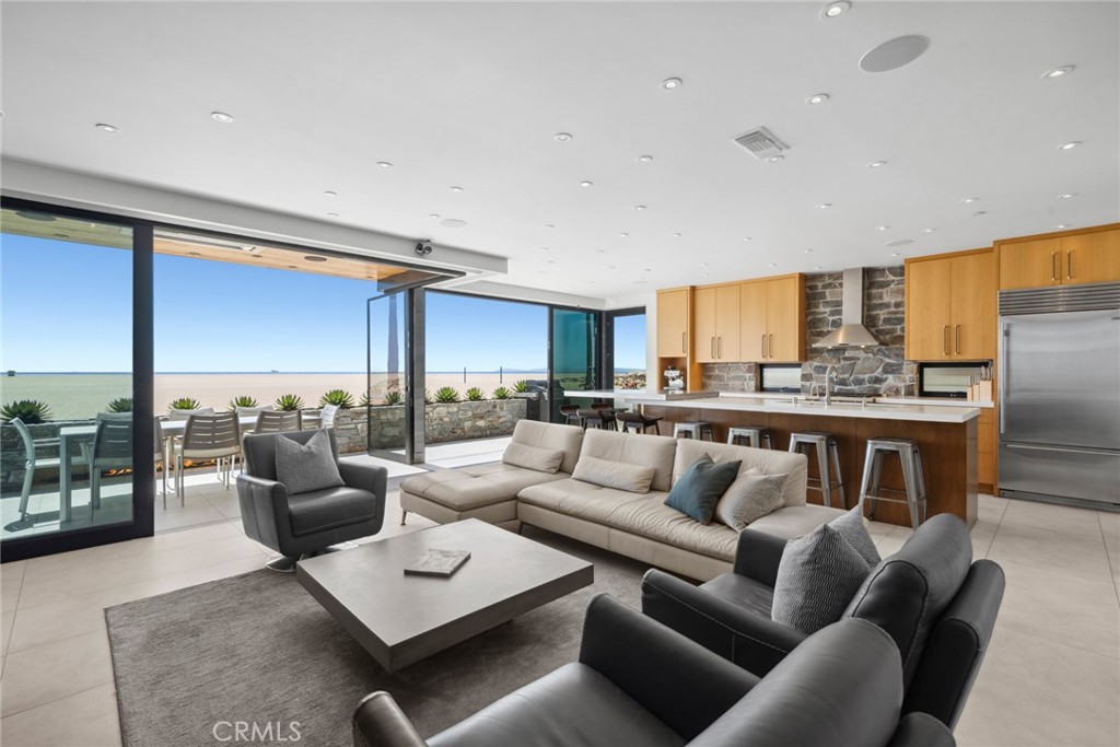 800 W Oceanfront