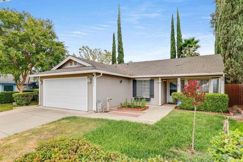 Photo of 7600 Antelope Hills Dr Dr, Antelope, CA 95843 (MLS # 41110088) Photo of 7600 Antelope Hills Dr Dr, Antelope, CA 95843 (MLS # 41110088)