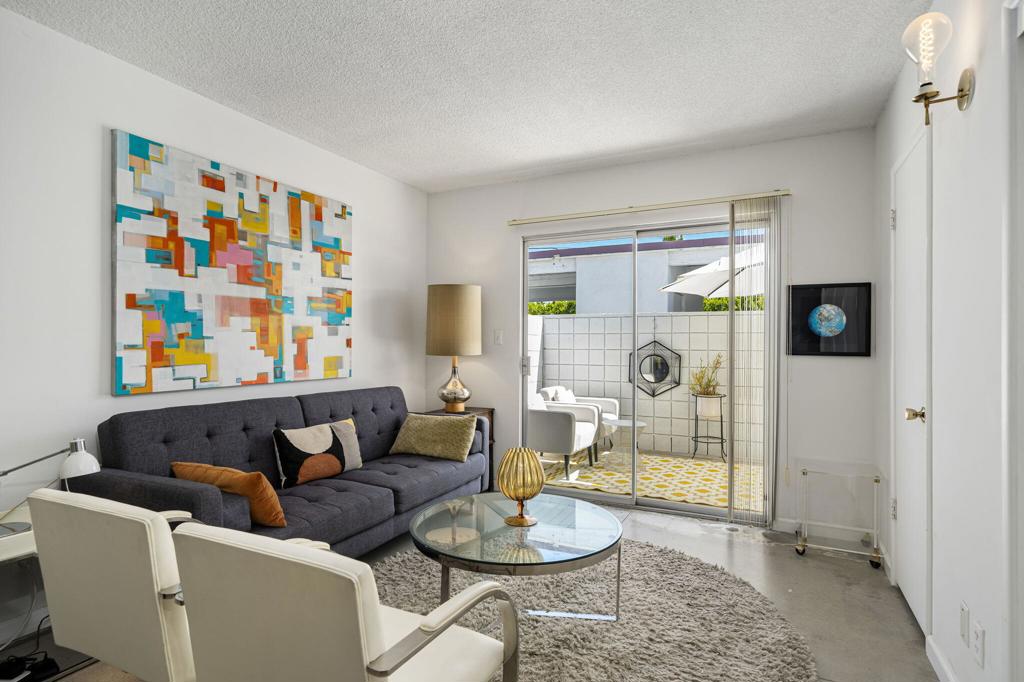 Desert Lanai - Residential