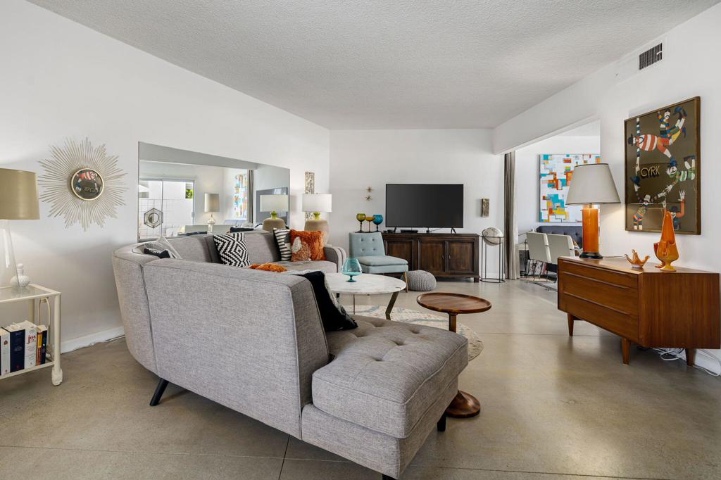 Desert Lanai - Residential