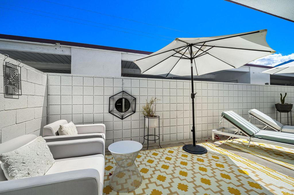 Desert Lanai - Residential
