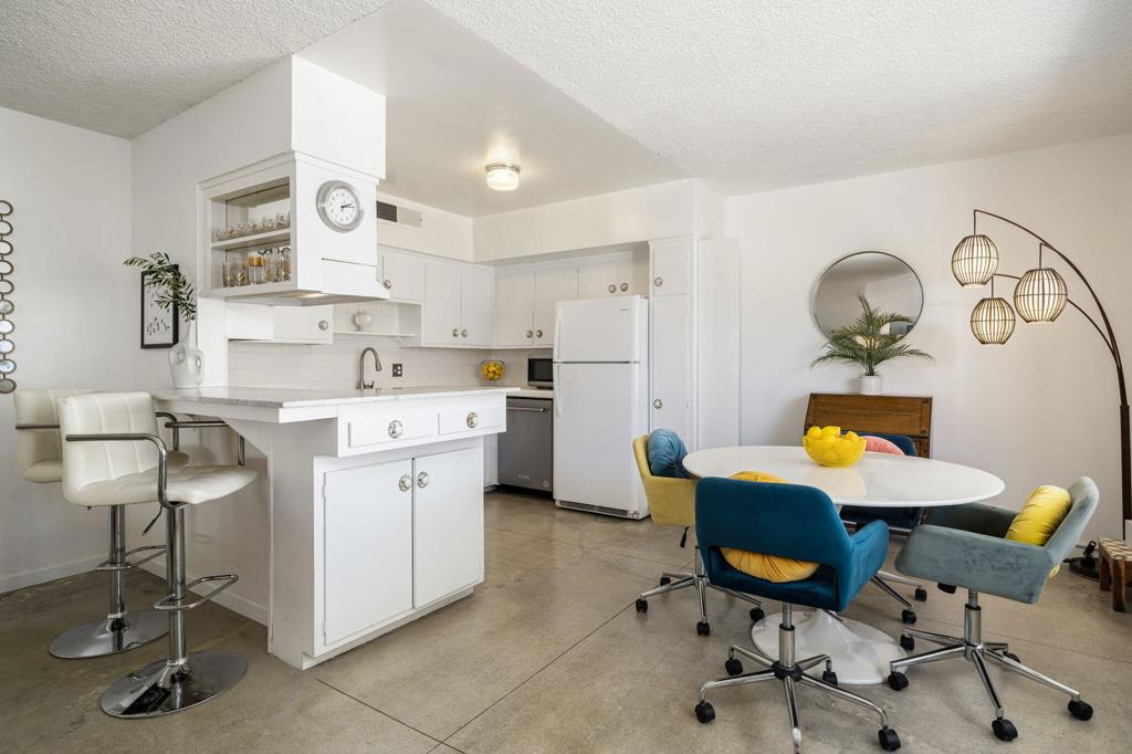 Desert Lanai - Residential