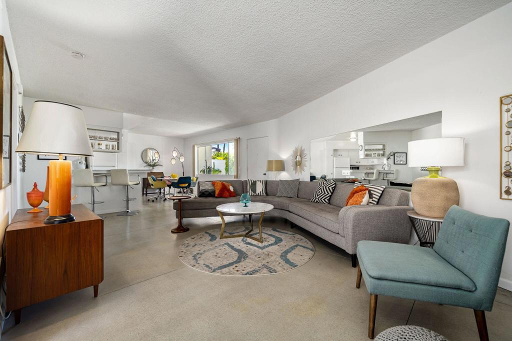 Desert Lanai - Residential