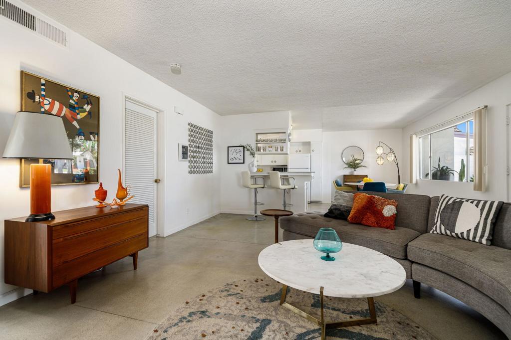 Desert Lanai - Residential