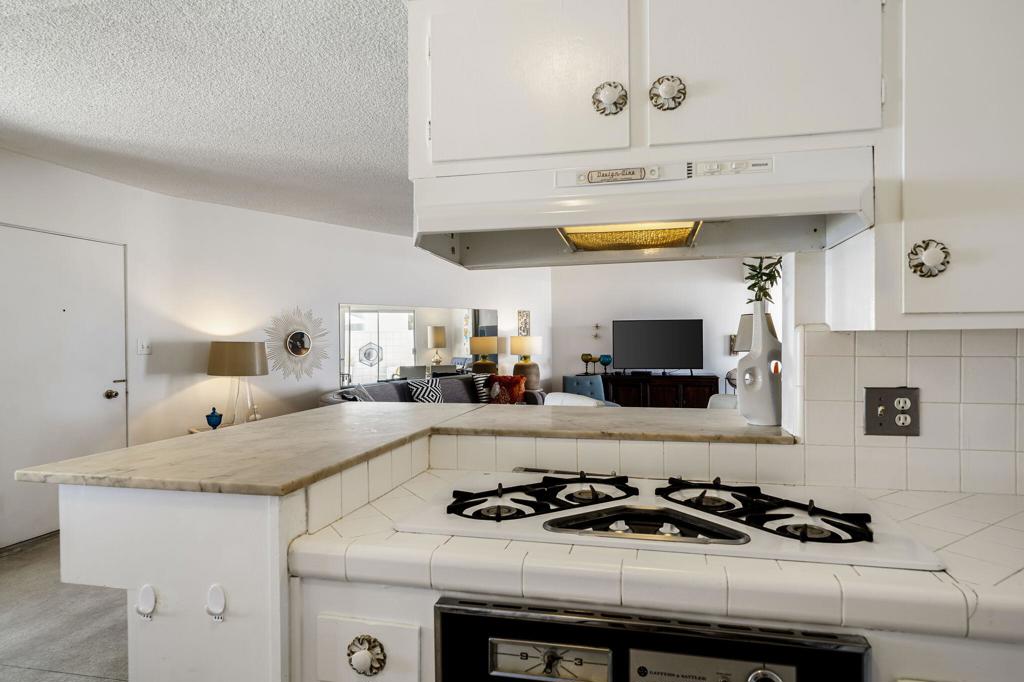 Desert Lanai - Residential