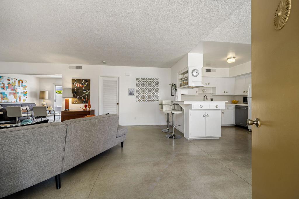 Desert Lanai - Residential