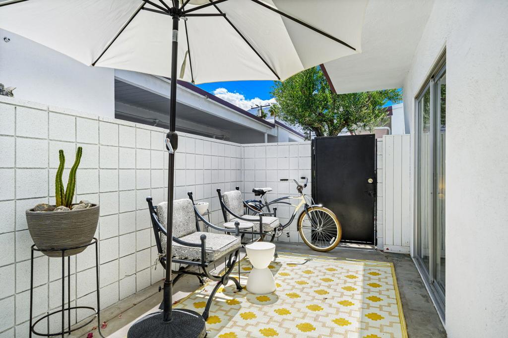 Desert Lanai - Residential