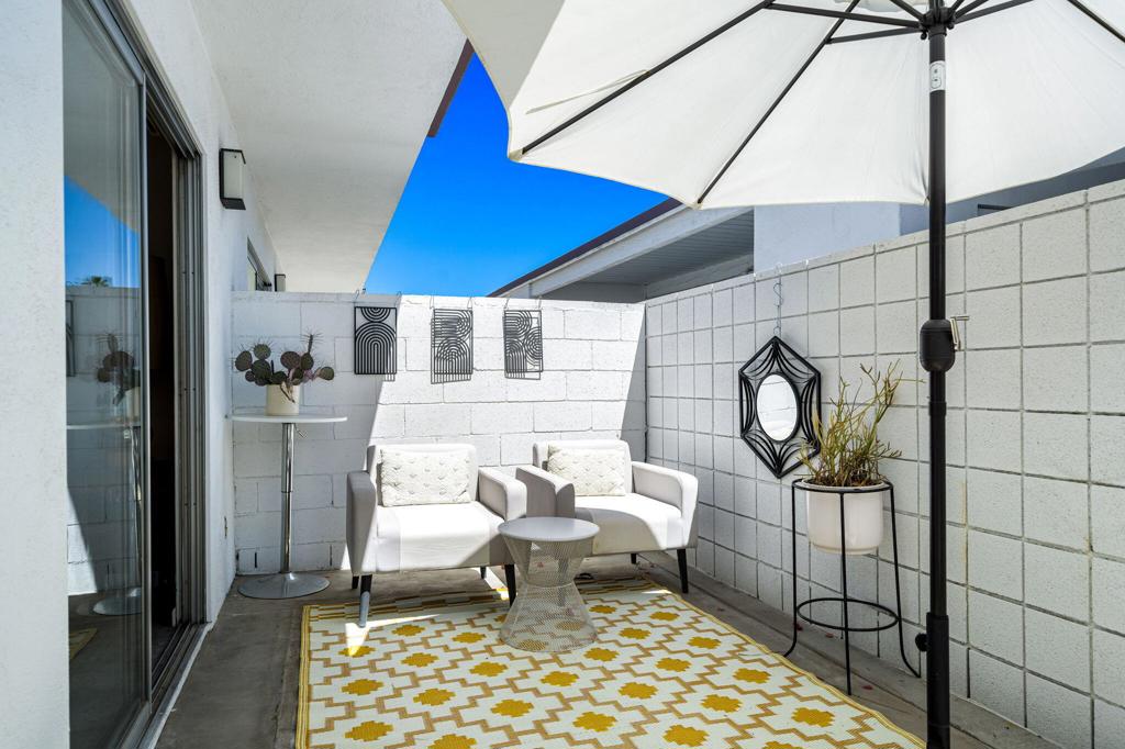 Desert Lanai - Residential