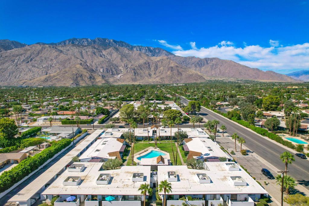 Desert Lanai - Residential