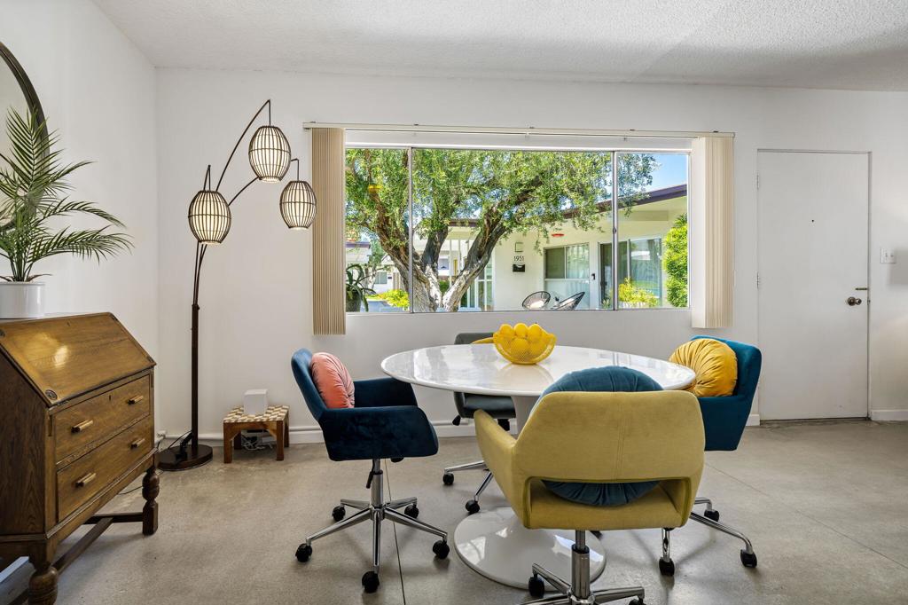 Desert Lanai - Residential