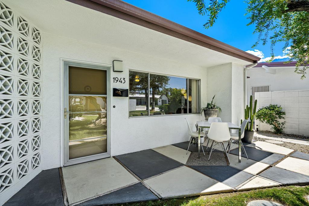 Desert Lanai - Residential