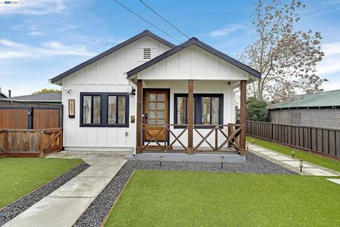 Photo of 1861 Linden St, Livermore, CA 94551 (MLS # 41124395)