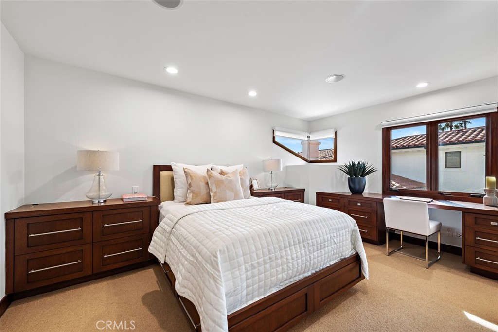 Newport Heights (NEWH) - Residential