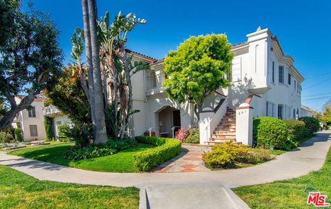 Photo of 203 S Detroit Street, Los Angeles, CA 90036 (MLS # 26647661)