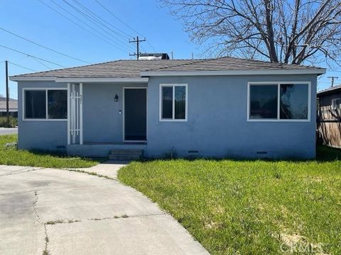 Photo of 501 W Latham Ave, Hemet, CA 92543 (MLS # DW26062698)