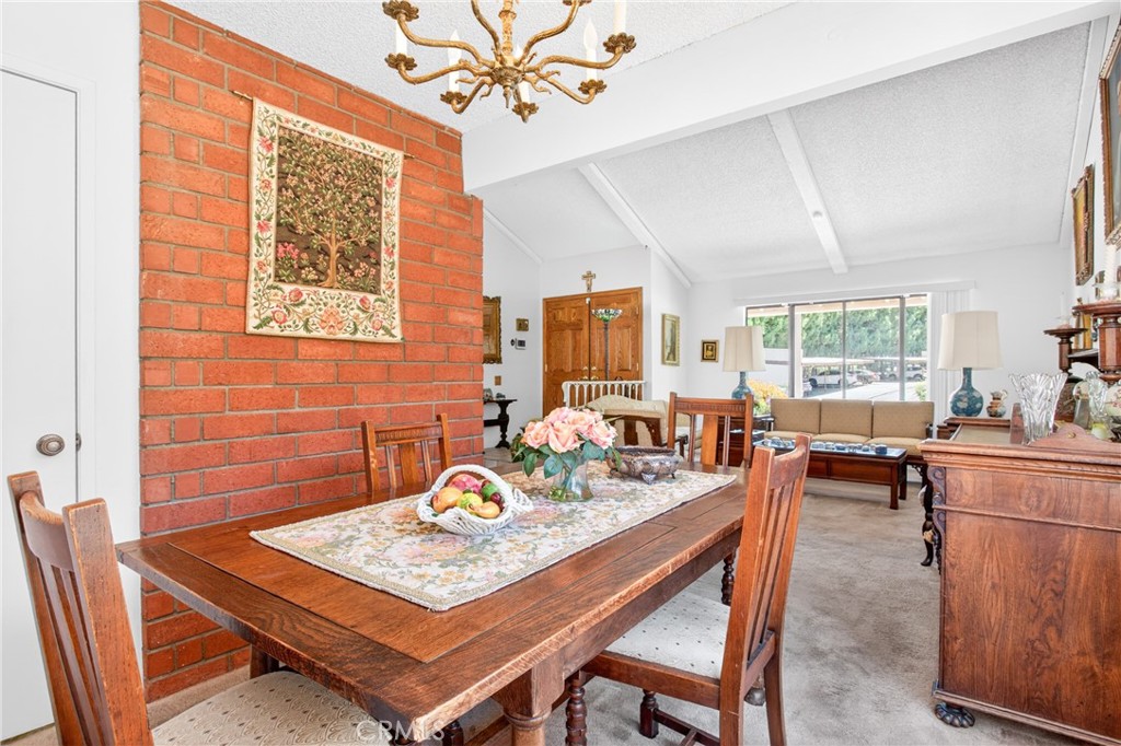 23439 Avenida Rotella