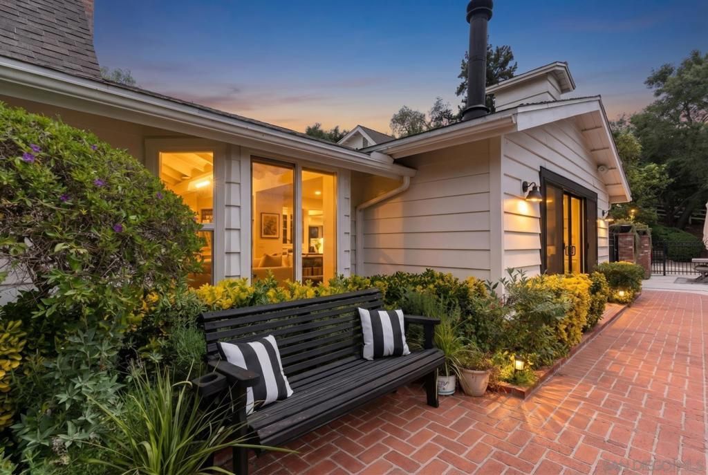 Photo of 2422 Gird Road Rd, Fallbrook, CA 92028 (MLS # 260009095SD)