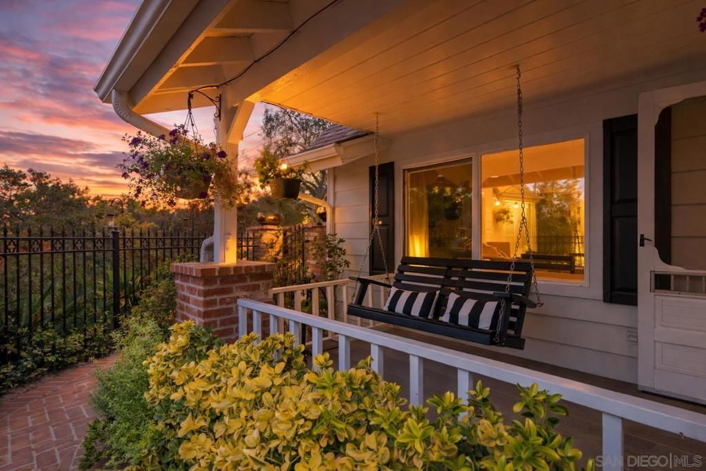 Photo of 2422 Gird Road Rd, Fallbrook, CA 92028 (MLS # 260009095SD)