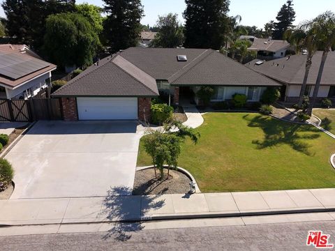 Photo of 6105 Westlake Drive, Bakersfield, CA 93308 (MLS # 26724501)