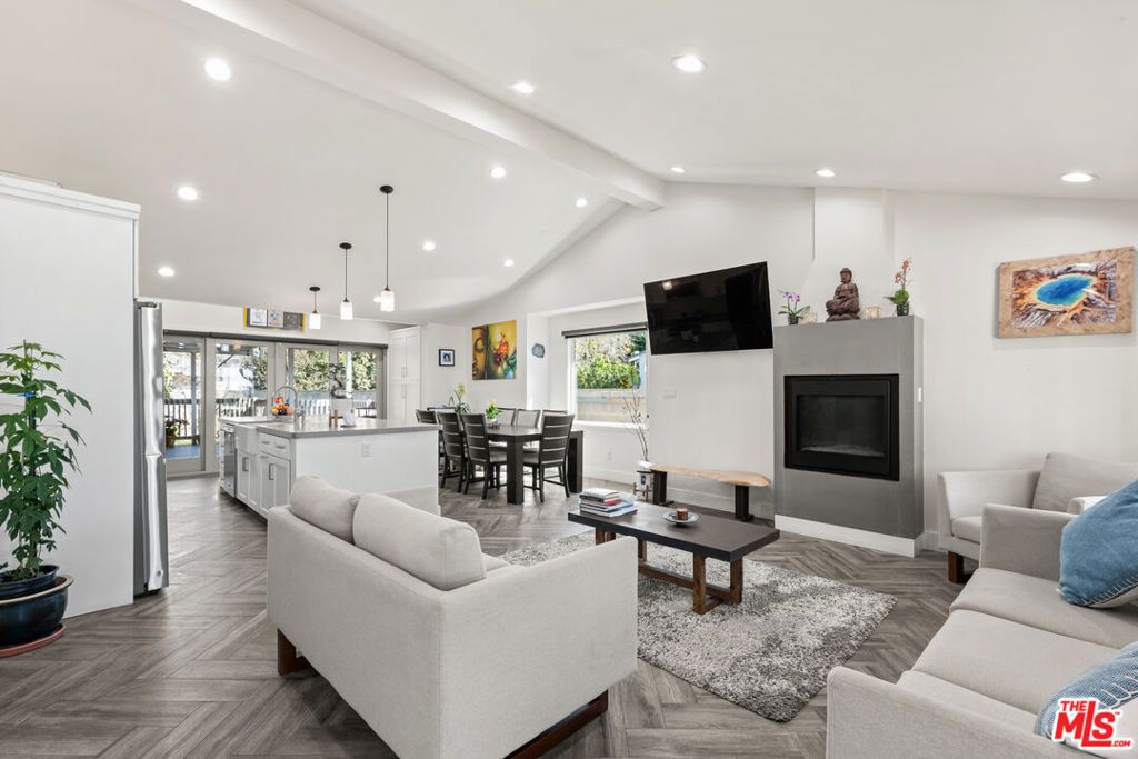 Photo of 8912 Yorktown Avenue, Los Angeles, CA 90045 (MLS # 26637855)