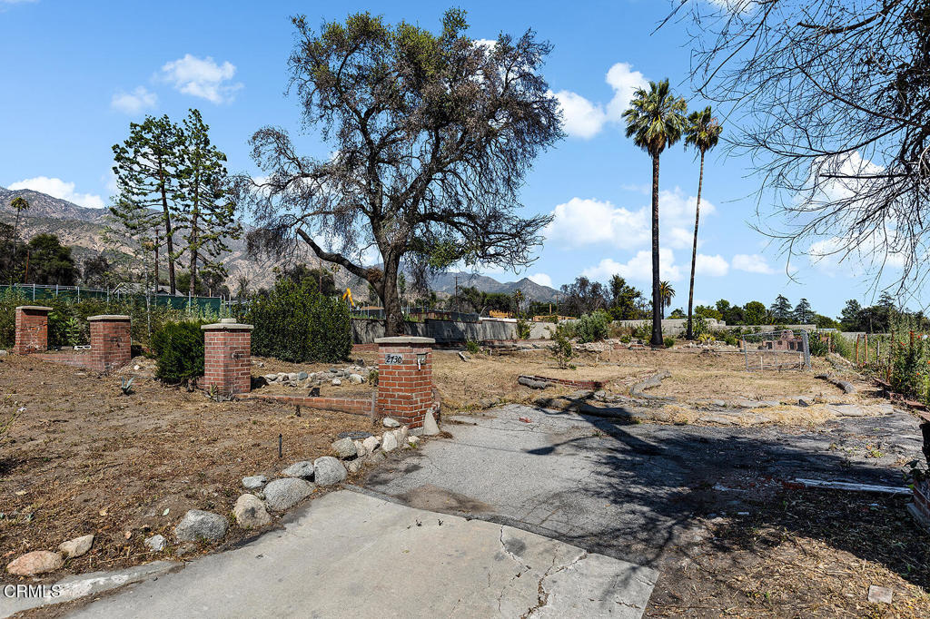 2726 N Marengo Avenue