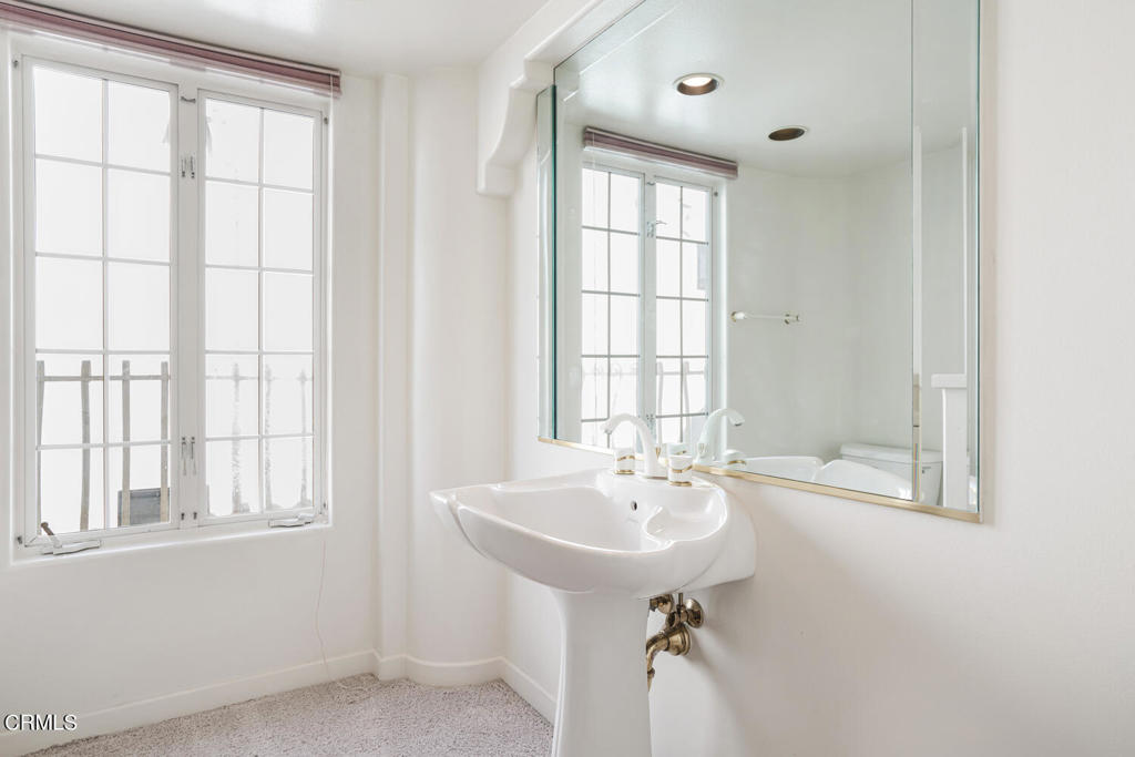 Oxnard, California, 93035, United States, 3 Bedrooms Bedrooms, ,4 BathroomsBathrooms,Residential,Active,2035557