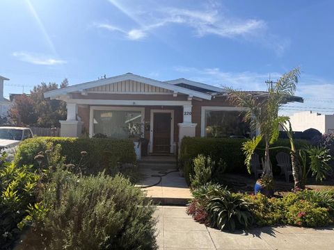 Photo of 220 Pajaro Street, Salinas, CA 93901 (MLS # ML82038357)