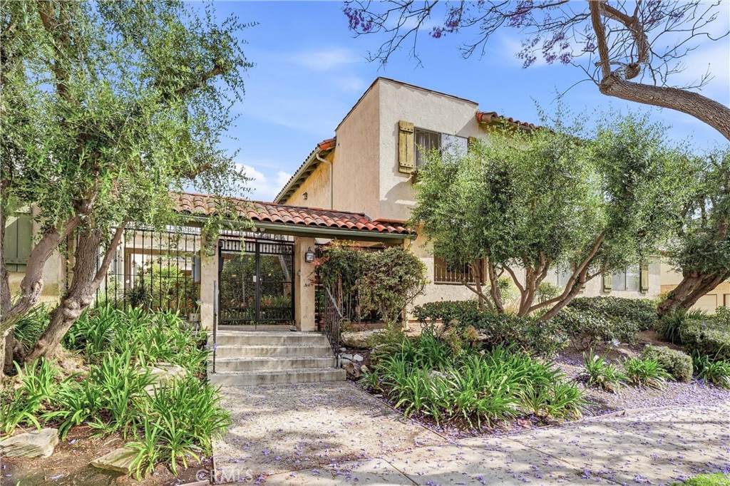 800 Termino Avenue 5