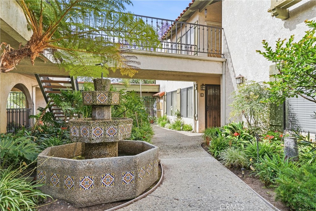 800 Termino Avenue 5