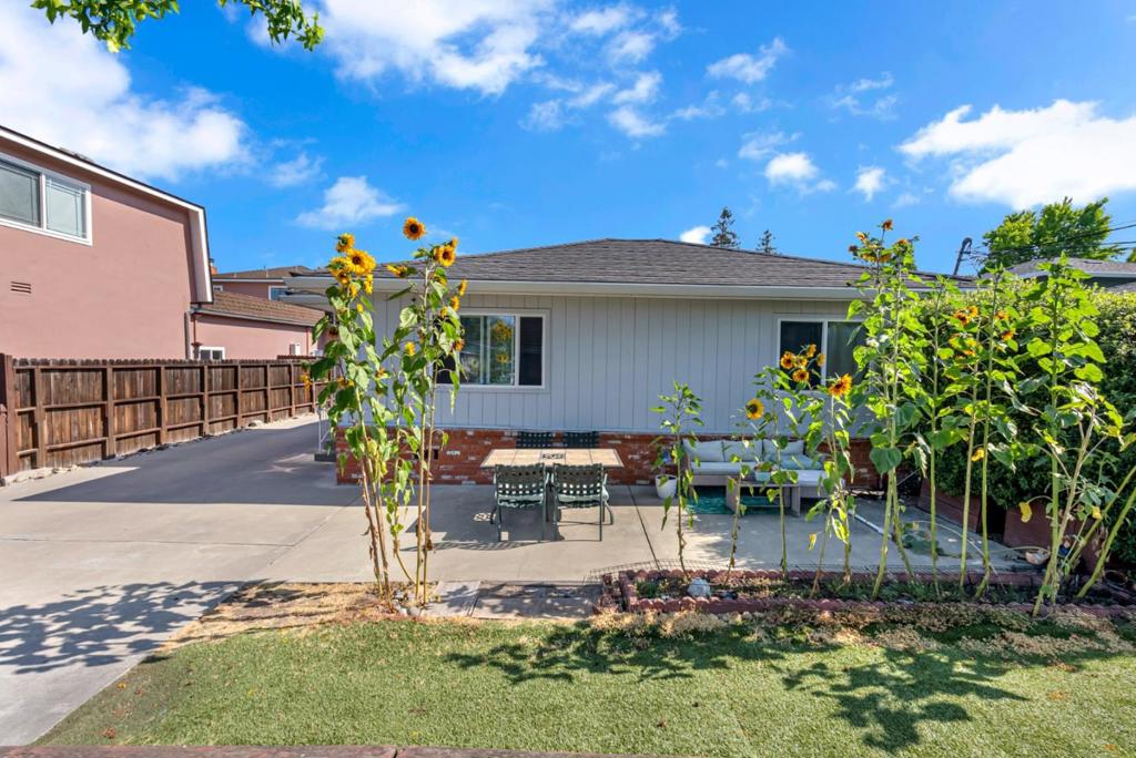 1567 Hawes Court