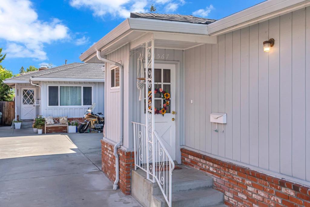 1567 Hawes Court