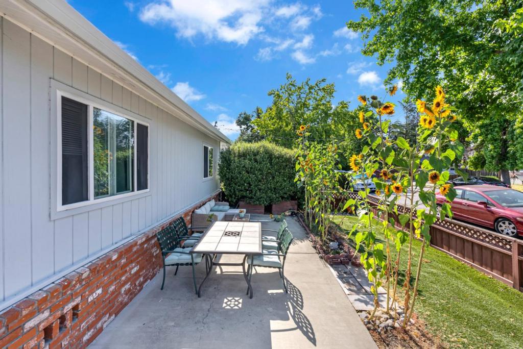 1567 Hawes Court