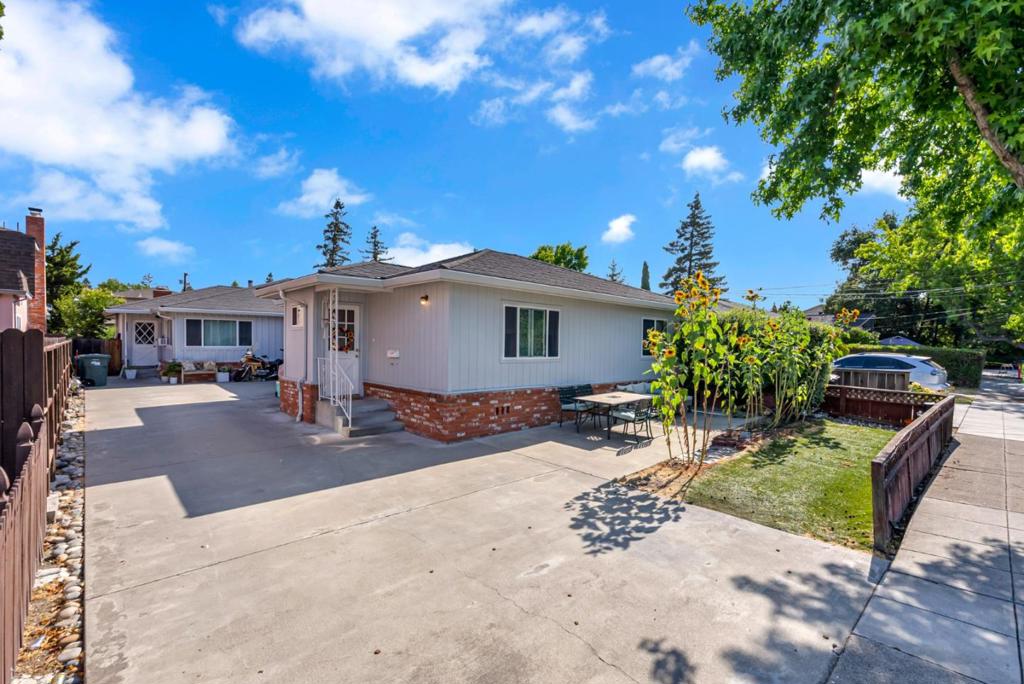 1567 Hawes Court