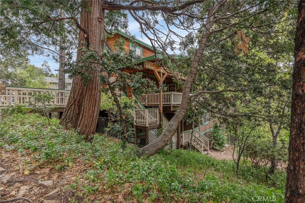 Photo of 1108 Grass Valley Road, Lake Arrowhead, CA 92352 (MLS # IG26080935)