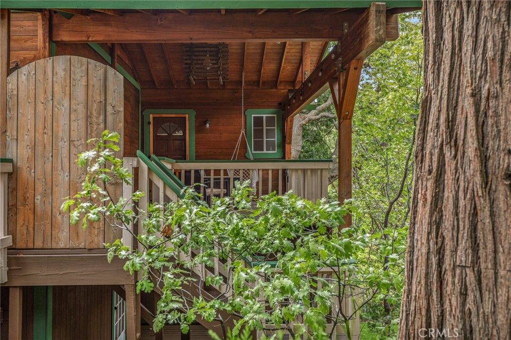 Photo of 1108 Grass Valley Road, Lake Arrowhead, CA 92352 (MLS # IG26080935)