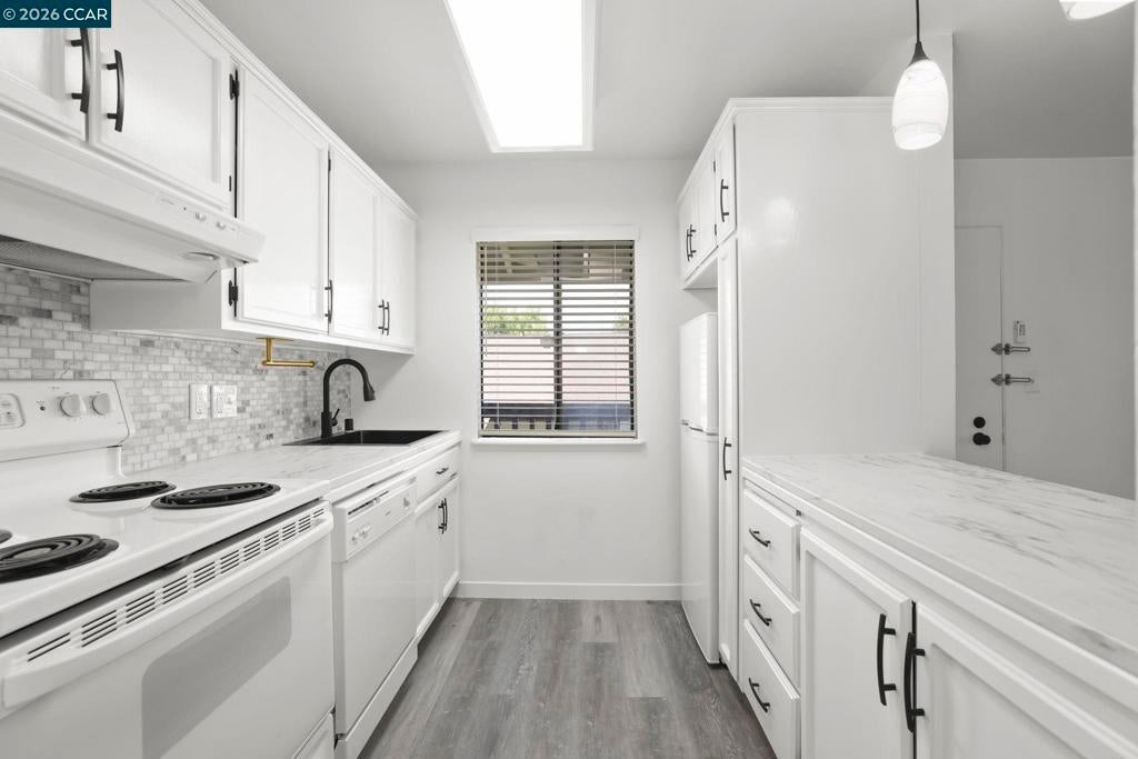 1437 Marchbanks Dr DR