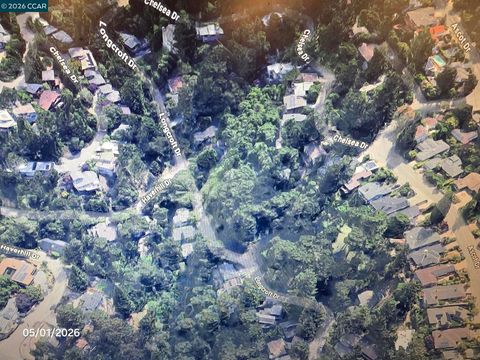 Photo of 6382 Longcroft Dr, Oakland, CA 94603 (MLS # 41133281)